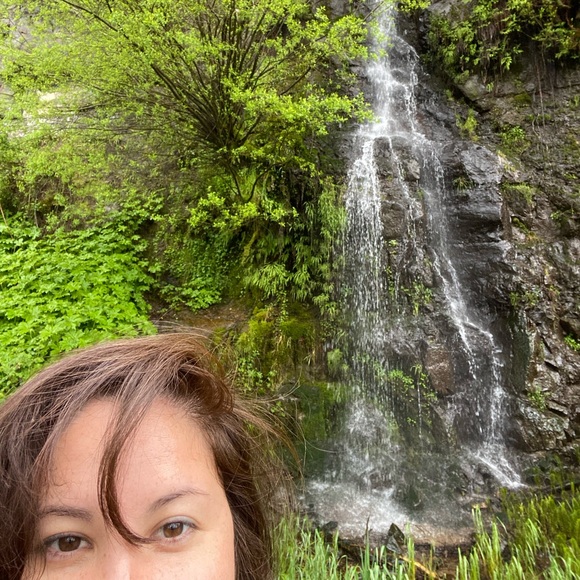 Meet your Posher, Jessica - Picture 2 of 2